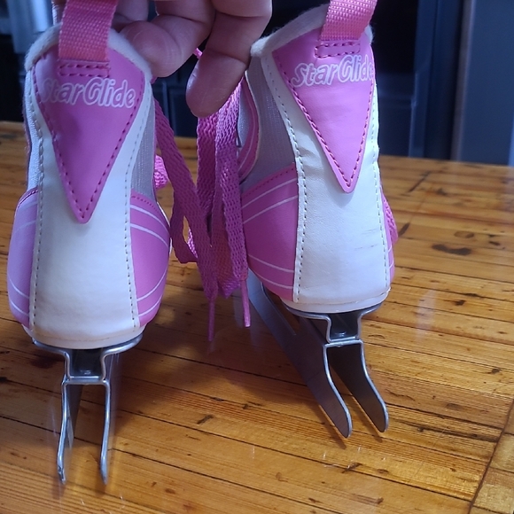 Kids Pink and Gray Ice Skates - Picture 4 of 10